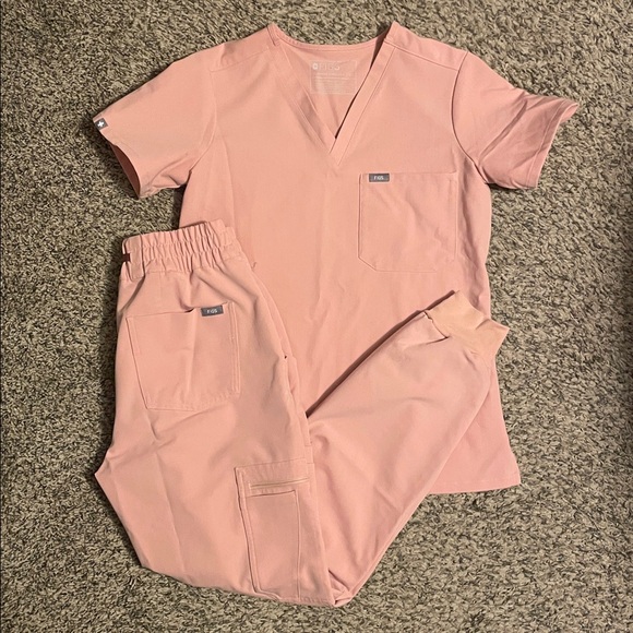 Figs Other - Figs scrub set with Uman relaxed joggers & Catarina one pocket top in pink sand